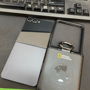 갤럭시Z플립7 블랙 256GB 무잔상 상태좋은 중고73만1000원팝니다 이미지
