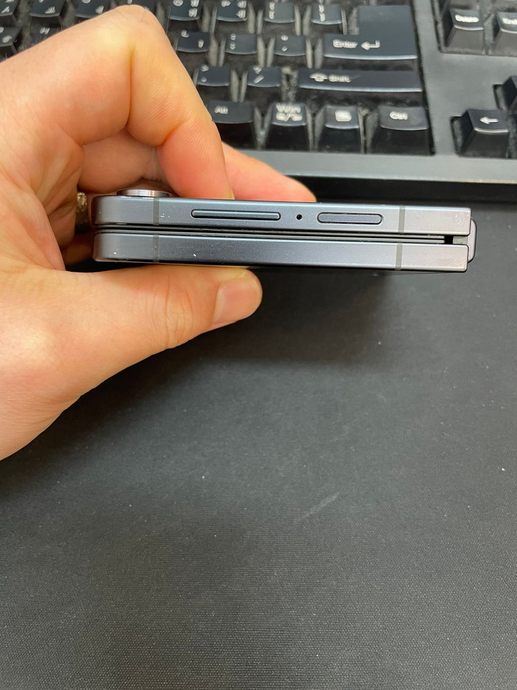 갤럭시Z플립7 블랙 256GB 무잔상 상태좋은 중고73만1000원팝니다 이미지