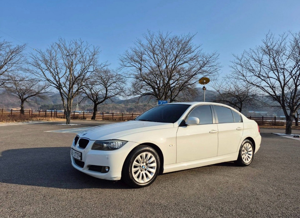 BMW 3시리즈(5세대) 320d 이미지
