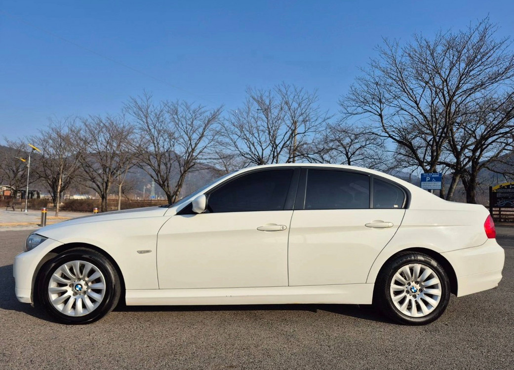 BMW 3시리즈(5세대) 320d 이미지