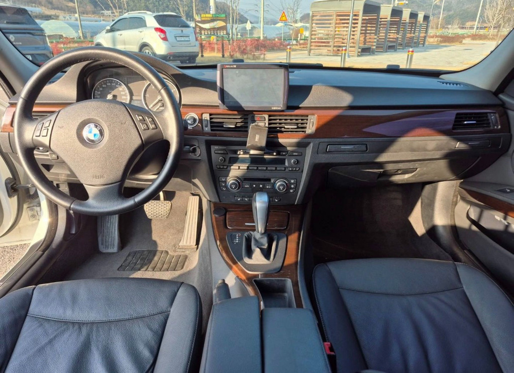 BMW 3시리즈(5세대) 320d 이미지