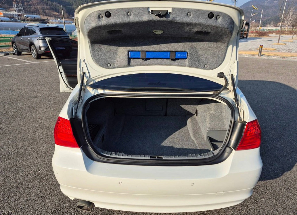 BMW 3시리즈(5세대) 320d 이미지