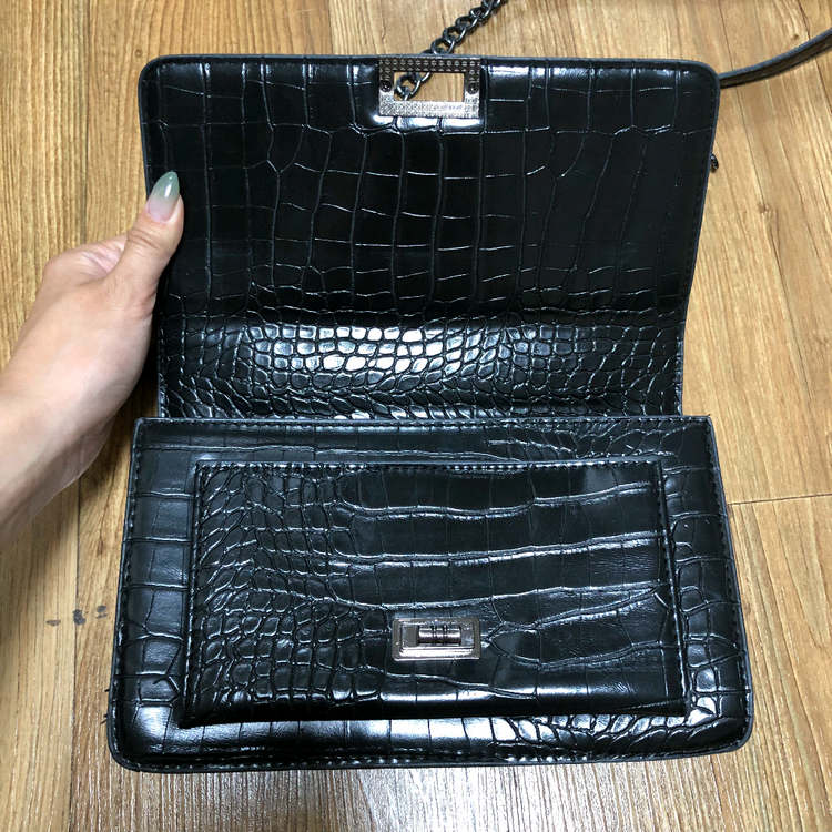 크로코다일 패턴 체인백 이미지