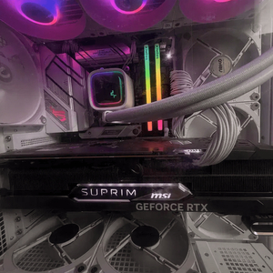 RTX4090 슈프림X + 라이젠9 7950X 화이트 수냉 이미지