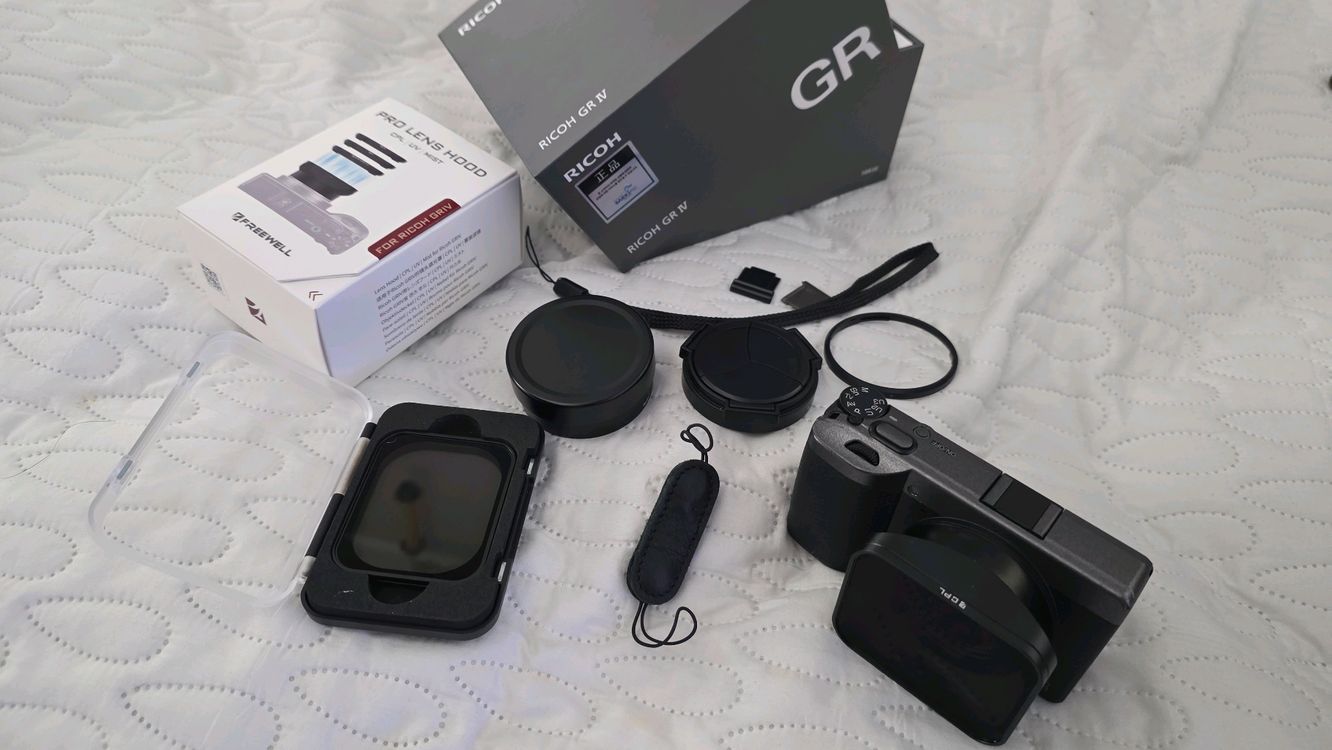 리코 GR4 카메라 풀박스 + freewell 마그네틱필터후드 + 플래쉬 +배터리와충전기 이미지