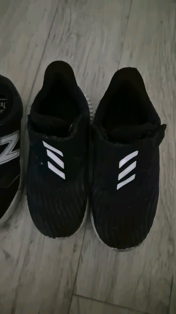 아디다스키즈 운동화 뉴발란스 운동화 이미지
