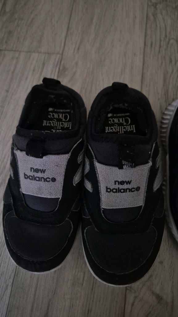 아디다스키즈 운동화 뉴발란스 운동화 이미지