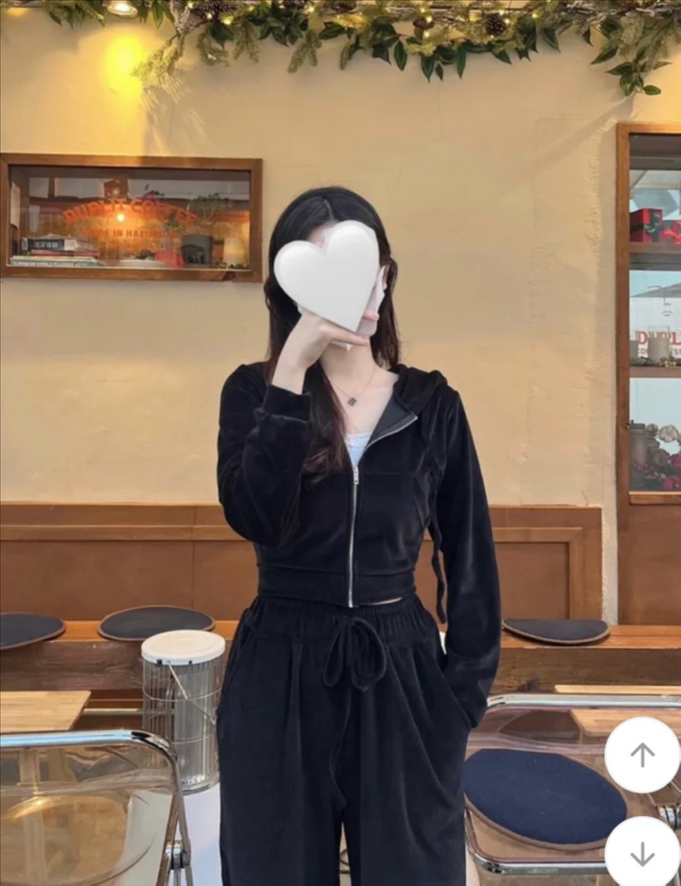 벨벳 트레이닝복 세트 이미지