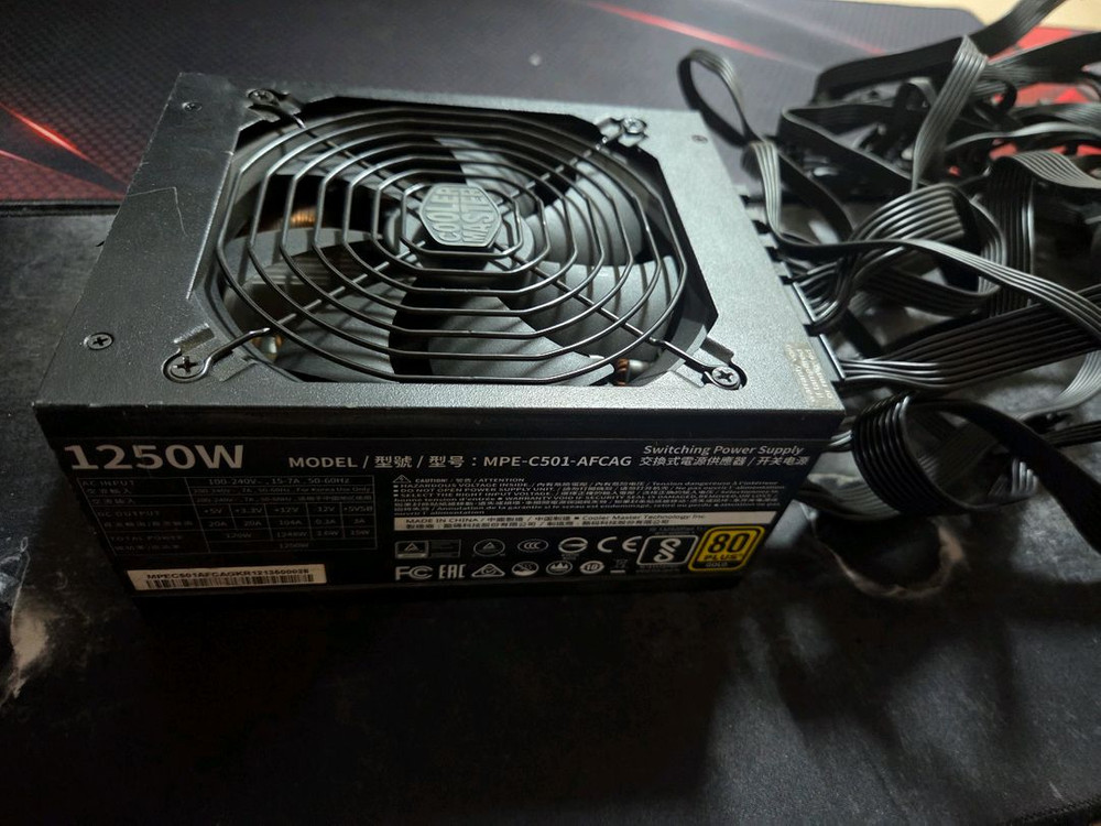쿨러마스터 MWE GOLD 1250W V2 파워 서플라이 이미지