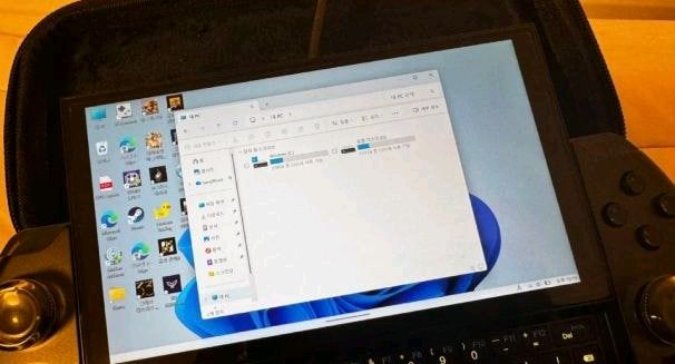 GPD WIN 4 HX370 32G 2T UMPC 팝니다 이미지