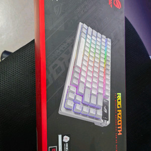 ASUS ROG AZOTH 유무선 기계식 키보드 이미지