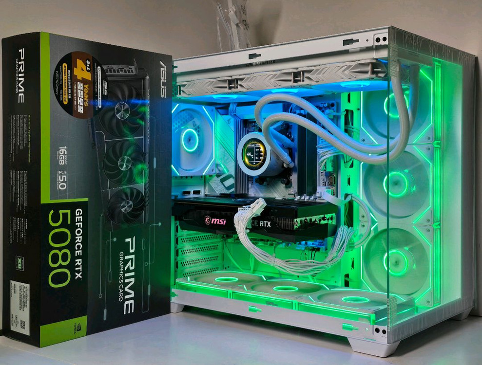 (RTX 5080 새제품 화이트)9800X3D, 32GB, B850M, 수랭쿨러, 1050W, 방송 게이밍컴퓨터본체 이미지