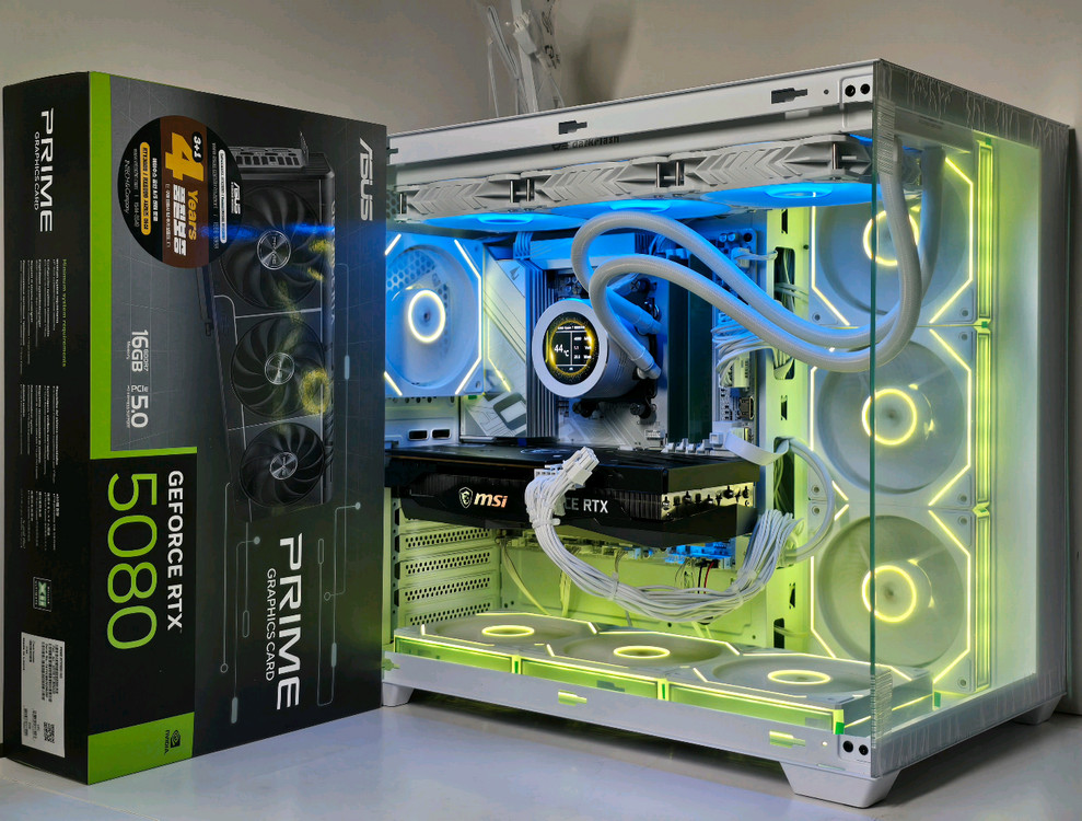 (RTX 5080 새제품 화이트)9800X3D, 32GB, B850M, 수랭쿨러, 1050W, 방송 게이밍컴퓨터본체 이미지