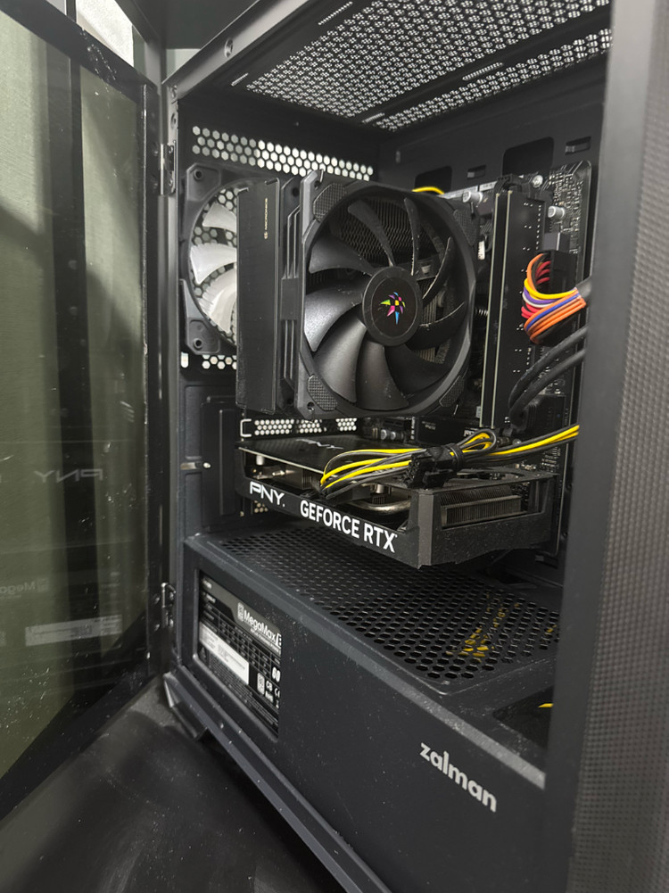 메인컴 서브컴 두세트 팔아요~AMD 라이젠 5 5600X RTX 4060 게이밍 PC 이미지