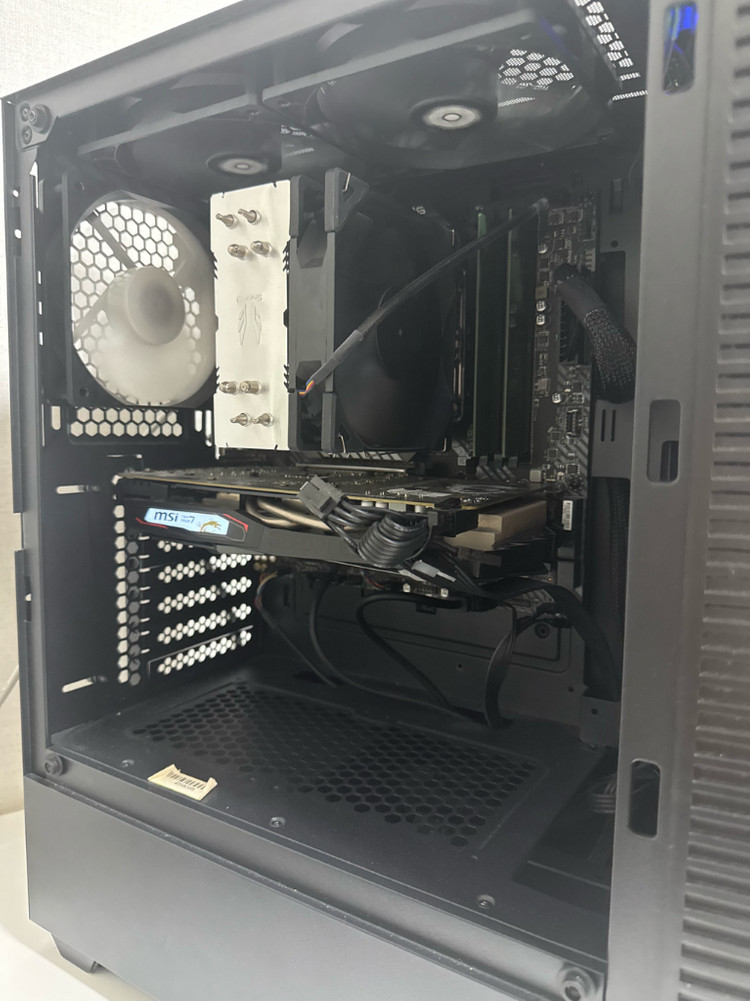 메인컴 서브컴 두세트 팔아요~AMD 라이젠 5 5600X RTX 4060 게이밍 PC 이미지