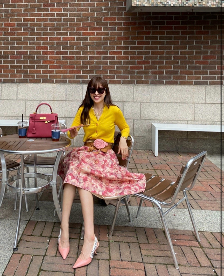 코스모폴리탄줄라이 예지스 봉봉 브이넥 가디건 망고 옐로머스타드v넥니트 이미지