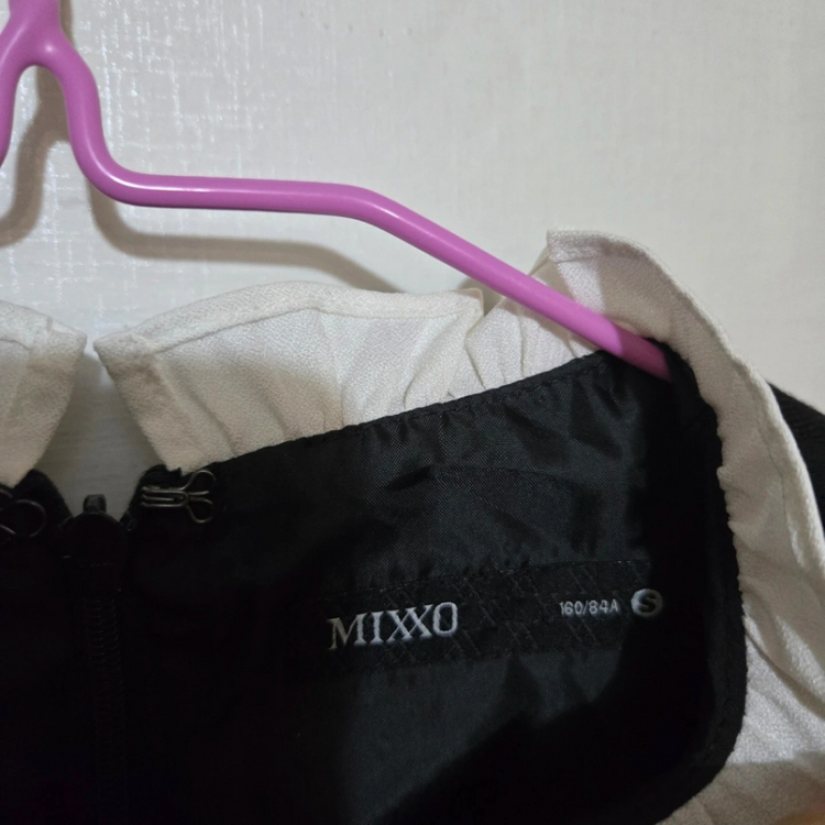 미쏘 mixxo 프릴 진주 커프스 긴팔 원피스 A라인 플레어 블랙 하객룩 새상품 이미지