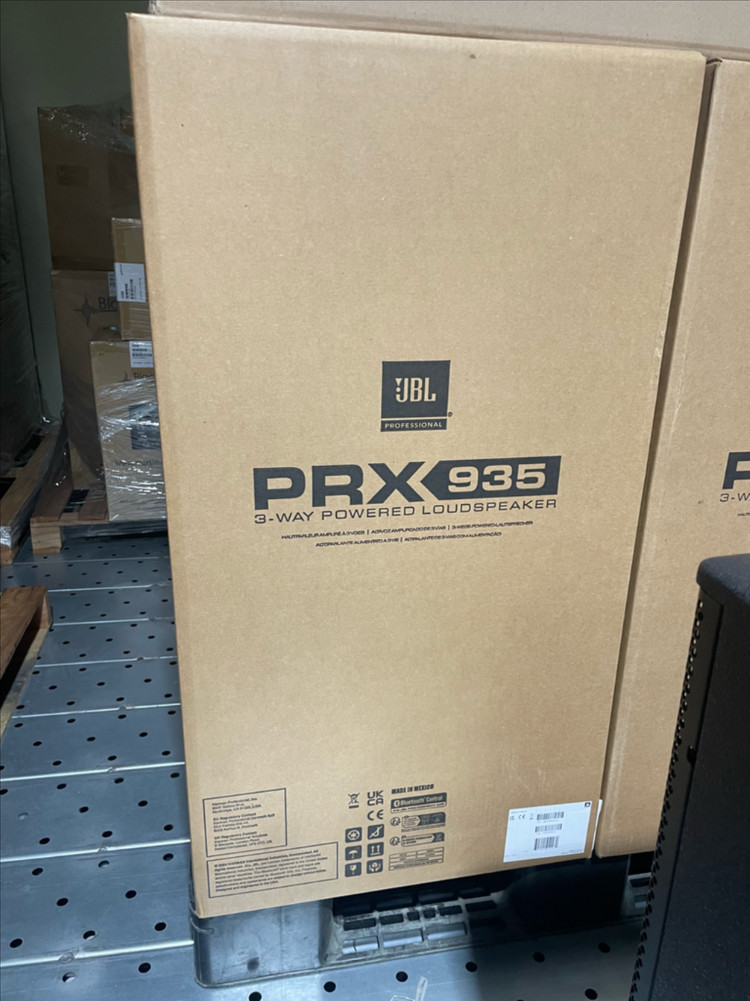 JBL PRX935 3-Way 파워드 라우드스피커 이미지