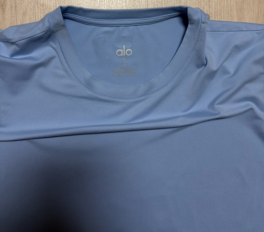 상태좋음)Alo.yoga.남성반팔티.남성운동복.헬스.러닝.기능성티.룰루레몬.반팔티.XL.XXL.크로스핏.알로.요가 이미지