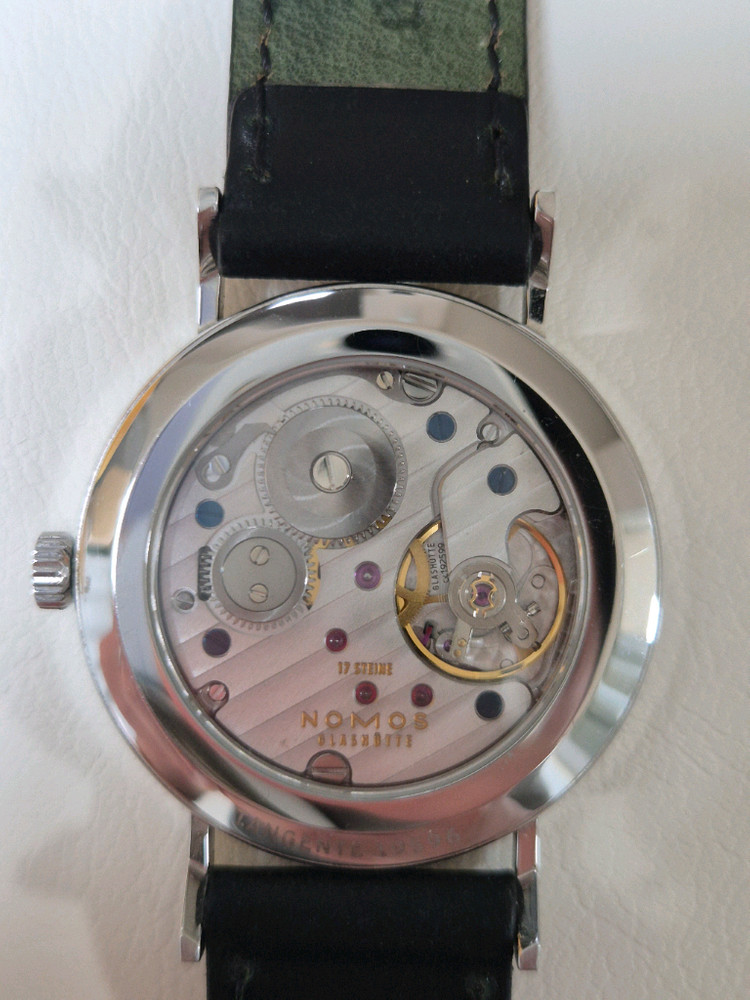 노모스 탕겐테 33mm 이미지