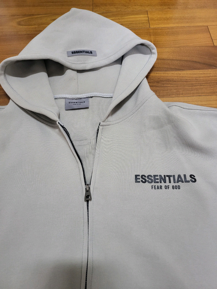 후드 집업 자켓(Fear of God Essential 사이즈 110)팝니다 사용감이 있습니다 이미지