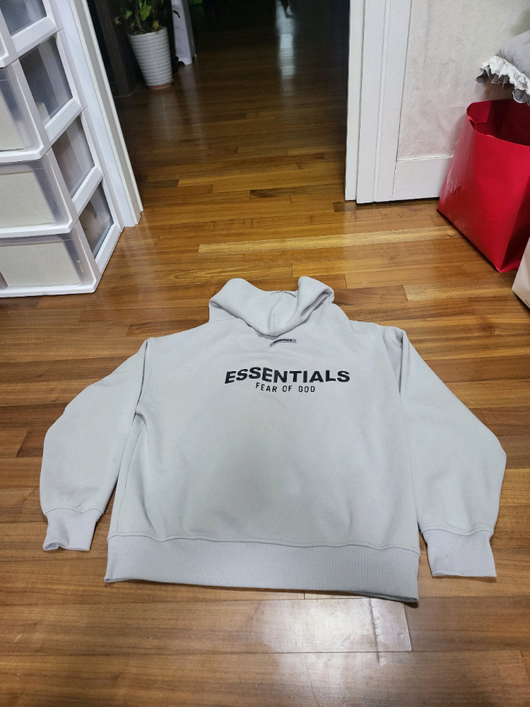 후드 집업 자켓(Fear of God Essential 사이즈 110)팝니다 사용감이 있습니다 이미지