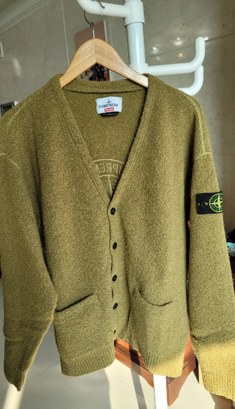 슈프림 x 스톤 아일랜드 부클 가디건 올리브 - 23FW 이미지