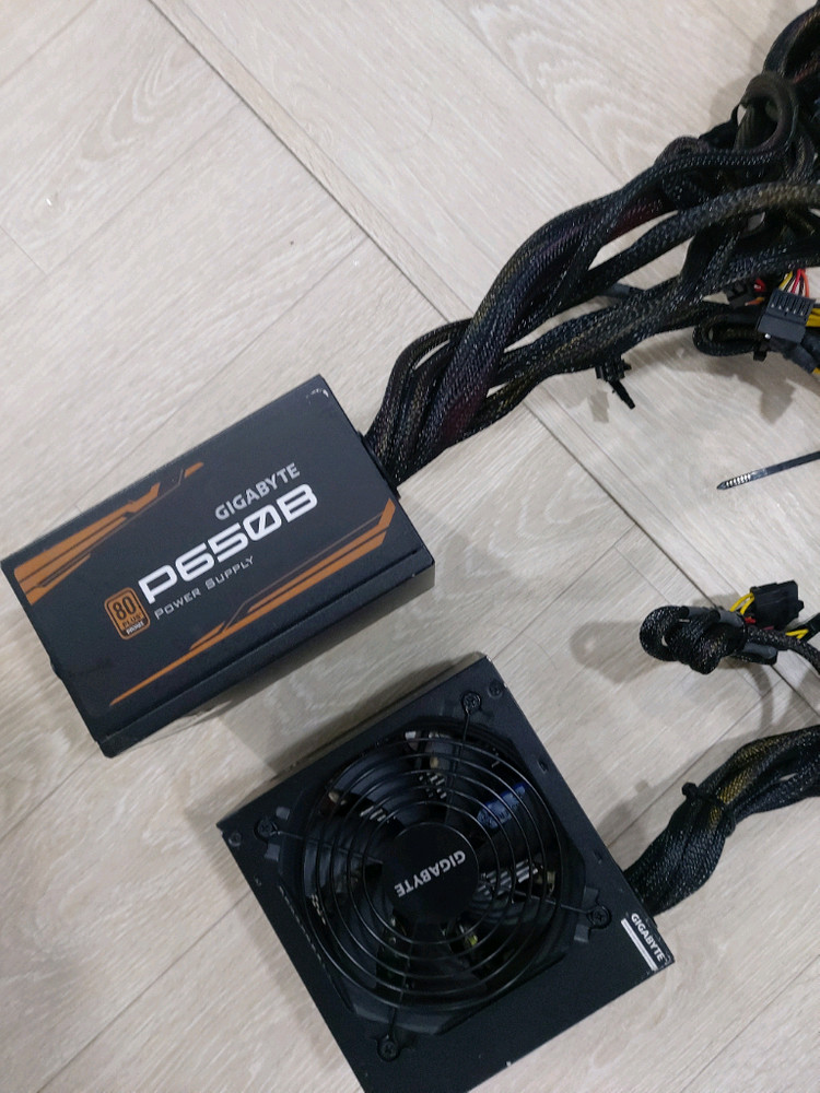 기가바이트 650W 파워/ 2개 4만원발송 이미지
