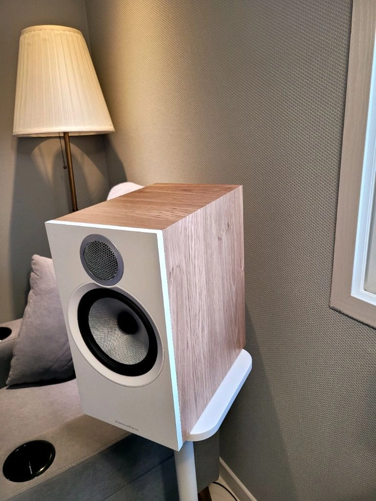 Bowers & Wilkins 606 S3 북쉘프 스피커 이미지