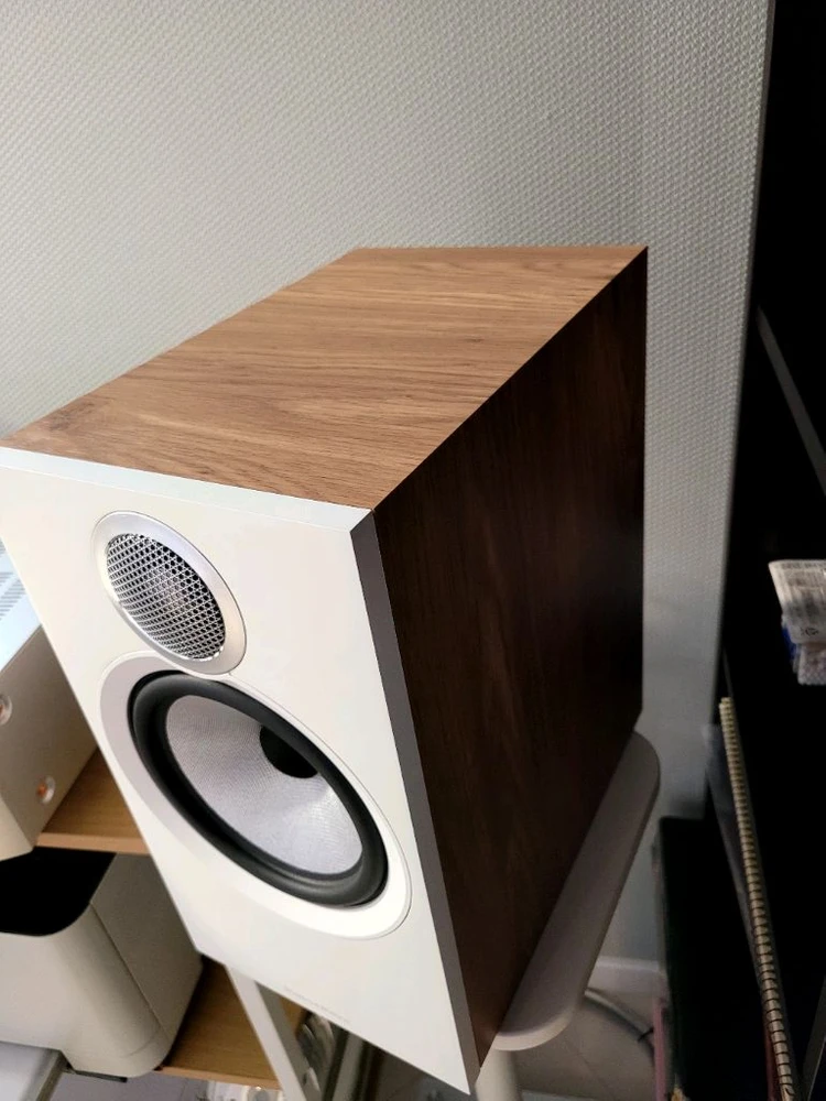 Bowers & Wilkins 606 S3 북쉘프 스피커 이미지