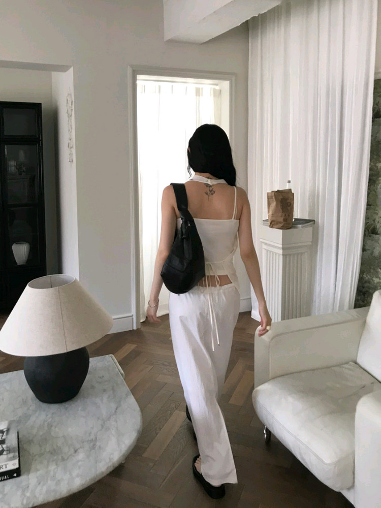 시드니 홀터 뷔스티에 레이어드 블라우스 나시 .차콜 이미지