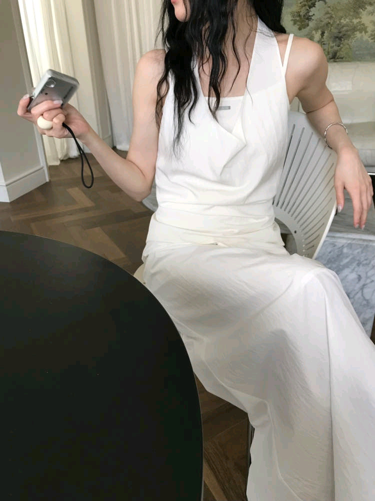 시드니 홀터 뷔스티에 레이어드 블라우스 나시 .차콜 이미지