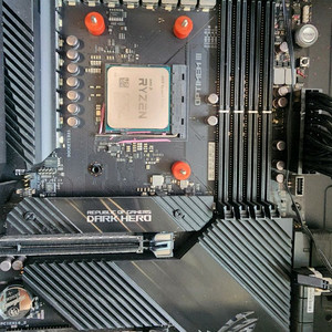 amd 5950x, asus rog strix x570 dark hero 메인보드 이미지