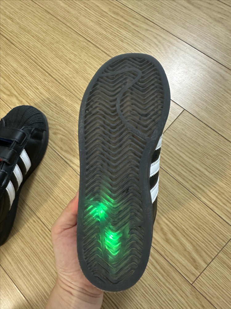 아디다스키즈 슈퍼스타 led 라이트 200 이미지