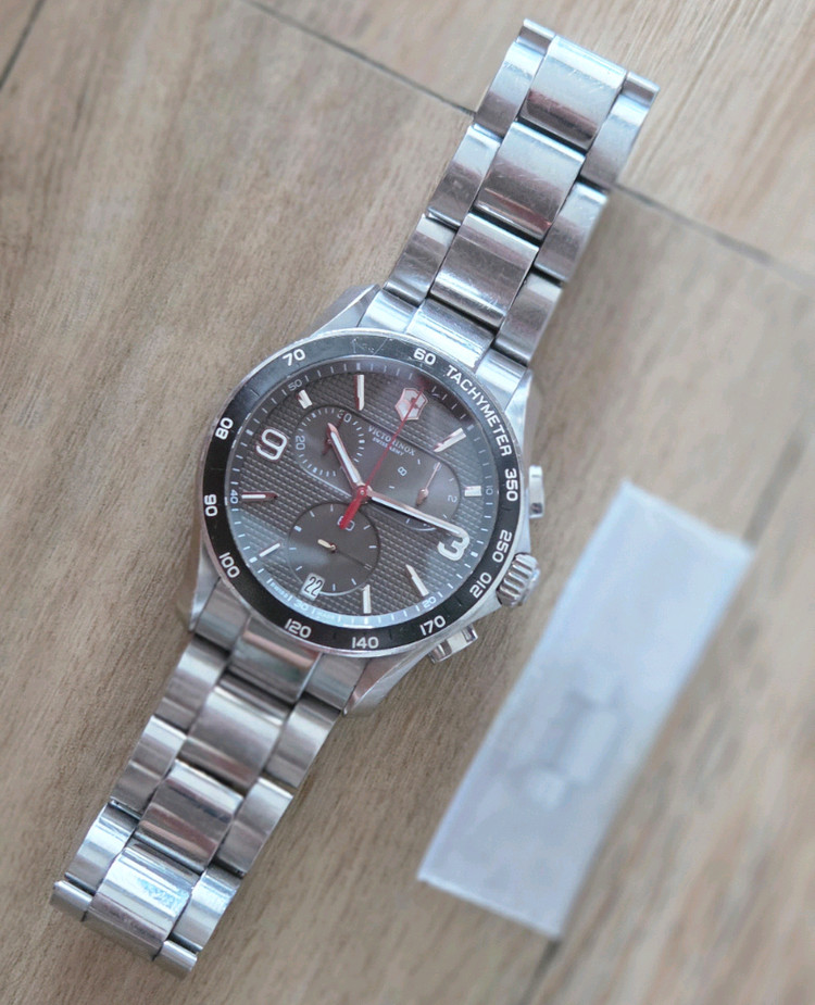 빅토리녹스 스위스아미 크르노클래식 42mm 쿼츠 시계 이미지