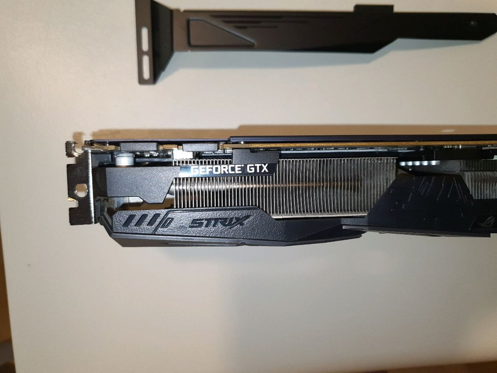 ASUS ROG STRIX 지포스 GTX 1080Ti 이미지