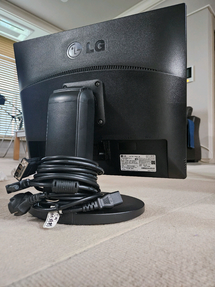 LG 19인치 LED 모니터 (높낮이·세로회전 가능, DVI 케이블 포함) 이미지