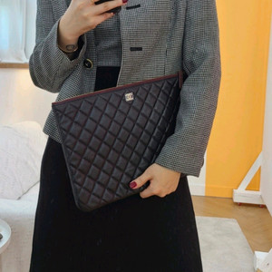 샤넬 캐비어 클러치백 라지 샴골 새상품급 정품(감정O)구찌프라다루이비통디올고야드셀린느보테가생로랑발렌시아가버버리가방 이미지