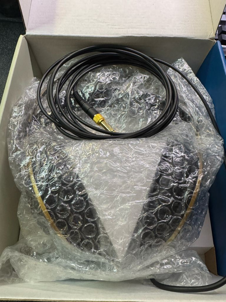 AKG K92 모니터링 헤드폰 (블랙/골드) 이미지