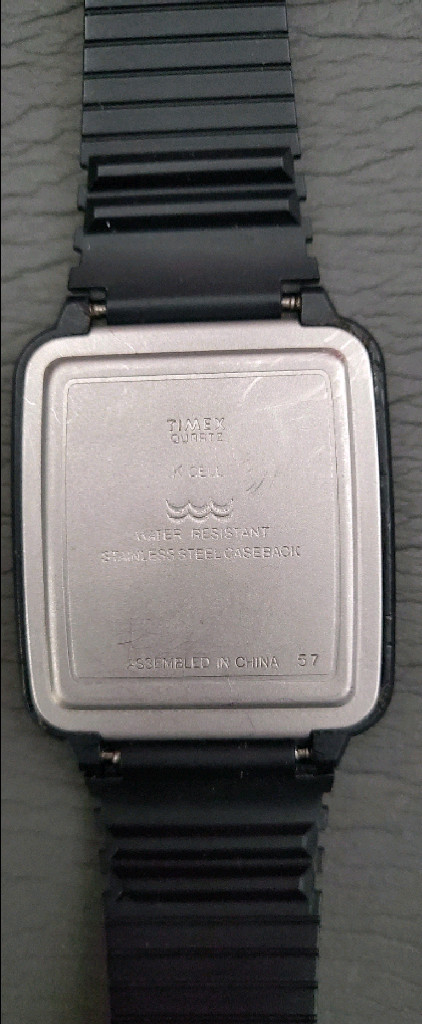 1980년대 후반에서 1990년대 초반 생산된 타이멕스 빈티지 계산기 손목시계 이미지