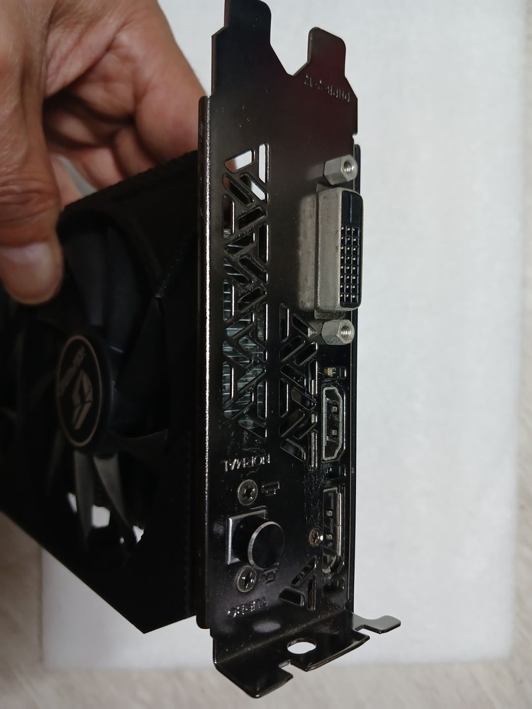 컬러플 GTX1660Ti 3팬 ULTRA 그래픽카드 이미지