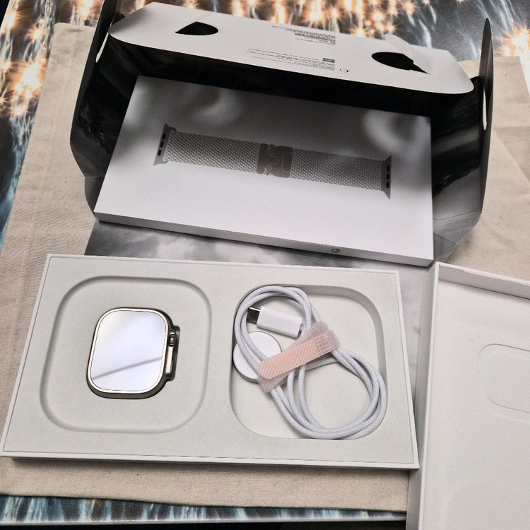 애플워치 울트라 3셀룰러 49mm 내추럴 티타늄, 밀레니즈 루프(L) MF0E4KH/A 이미지