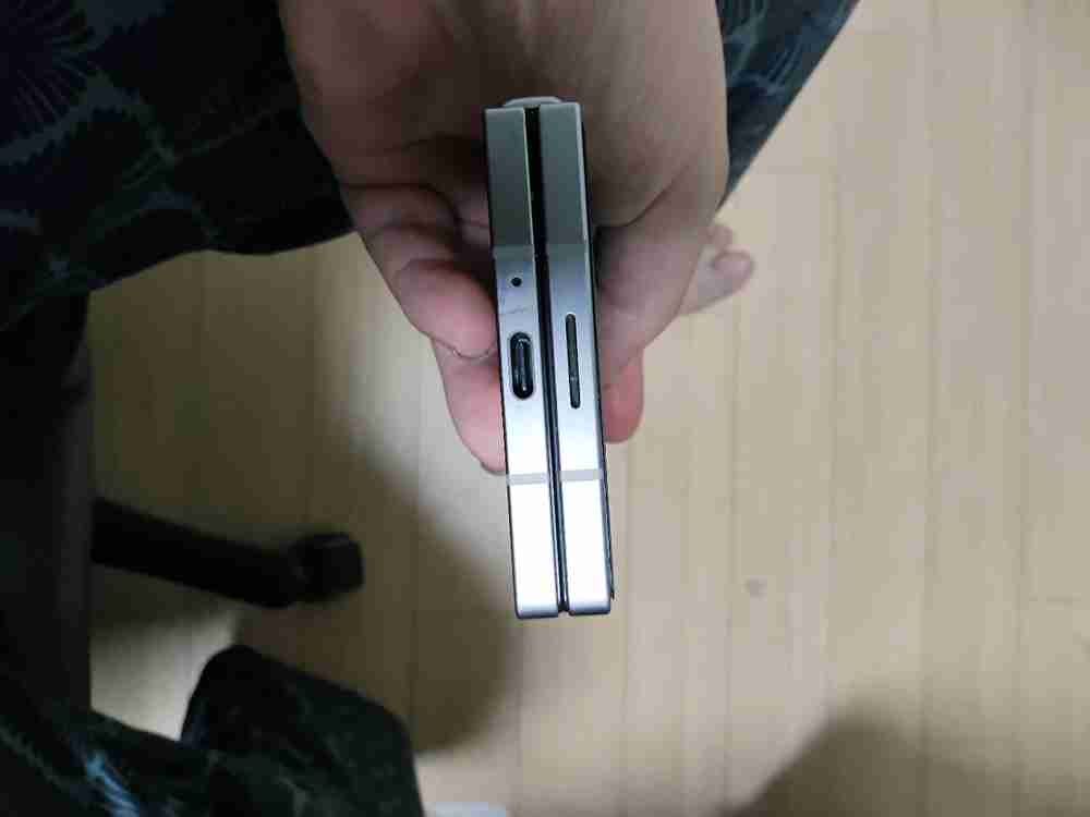 폴더블 스마트폰 256GB 자급제 이미지