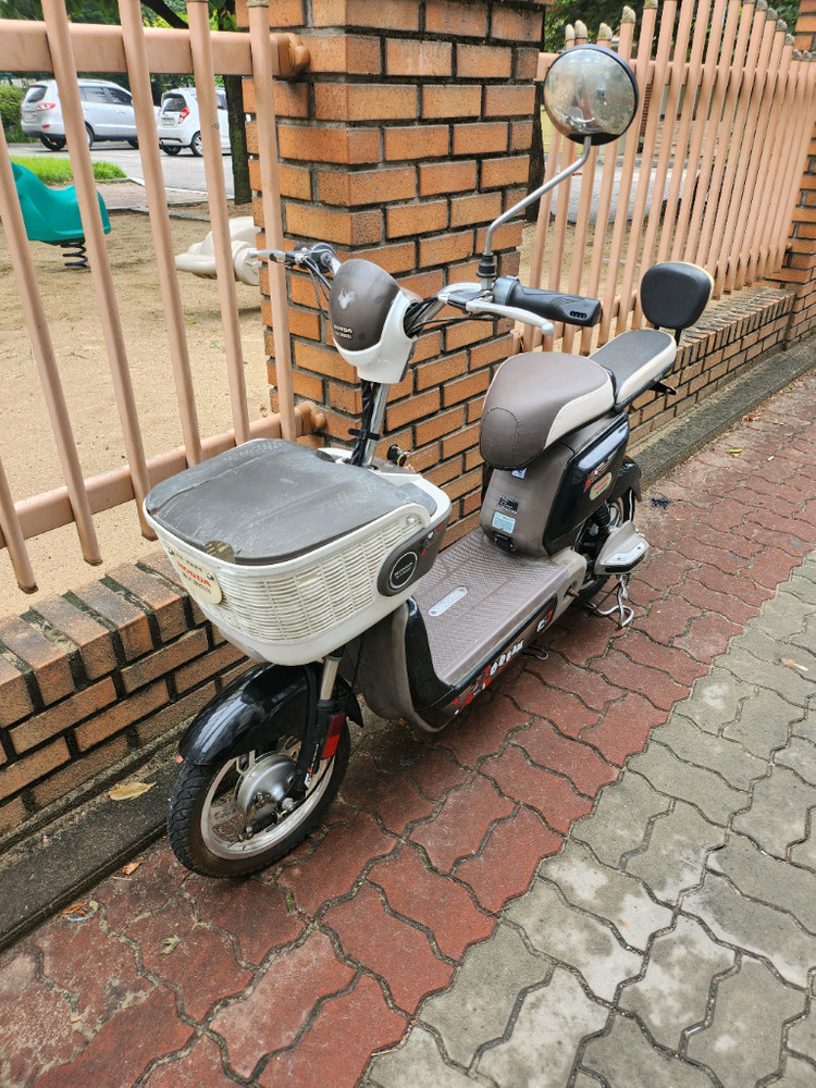 혼다 A7 전기자전거. 전기 오토바이 이미지
