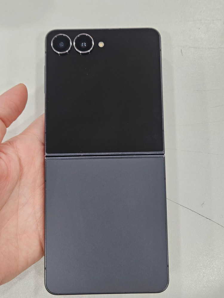 갤럭시Z플립7 256GB 블랙 이미지