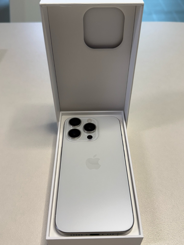 아이폰15프로 화이트 256GB S급 판매 이미지