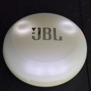 JBL 블루투스 이어폰 이미지