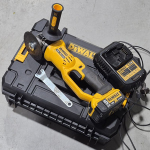 디월트 충전 그라인더(DEWALT/ DCG412N) 중고 팝니다 이미지