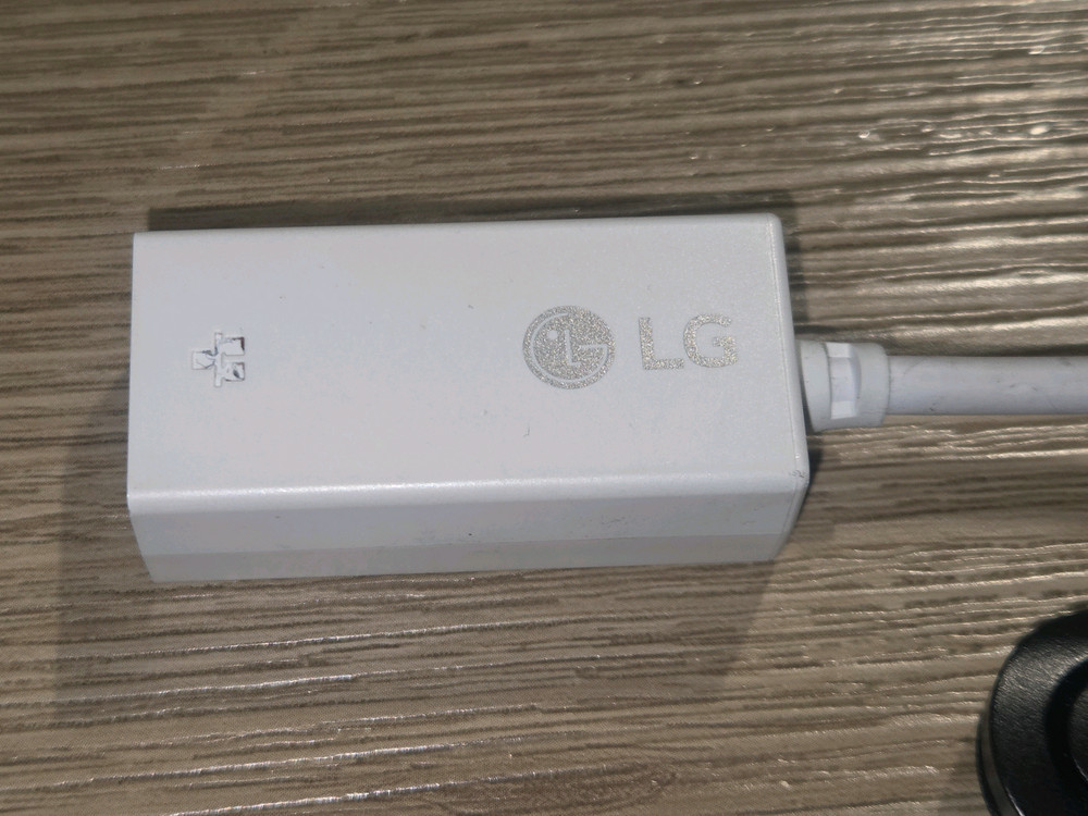 C 타입 모뎀 젠더. AKG 이어폰. 아즈나 블루투스리모콘 이미지