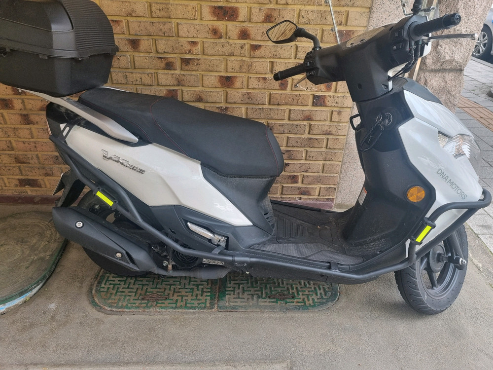 125cc 스쿠터 이미지
